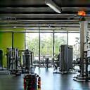 Peralatan gym terkini dan area luas